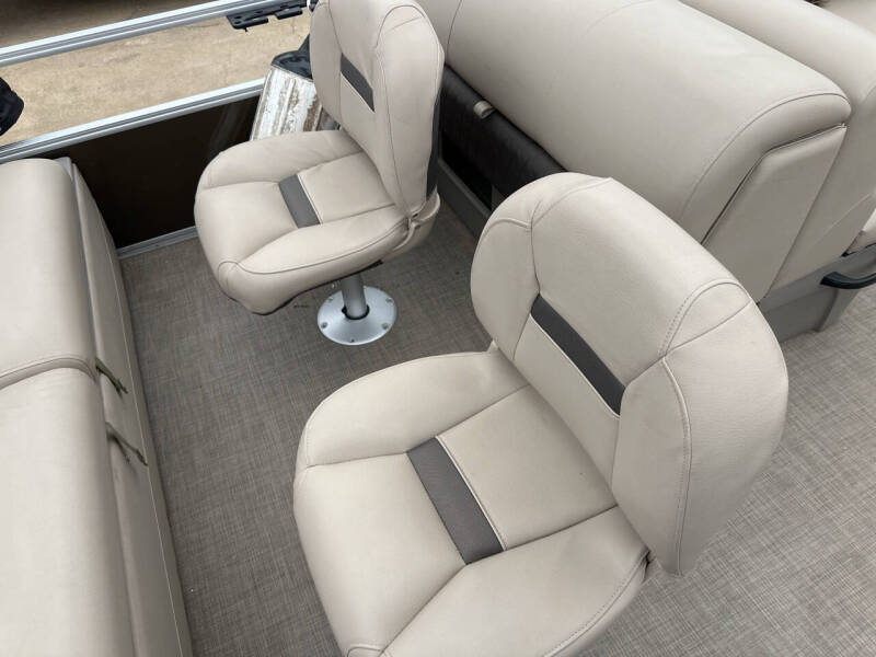 2023 Tracker Sport Fish 22 DLX