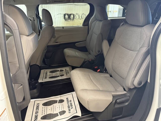 2024 Toyota Sienna LE 8-Passenger