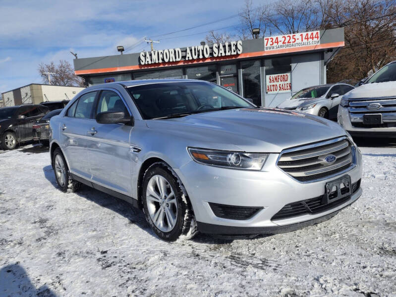 2017 Ford Taurus SE's photo