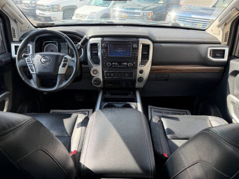 2017 Nissan Titan SL