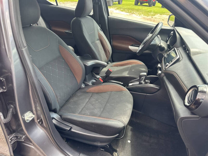 2020 Nissan Kicks SR