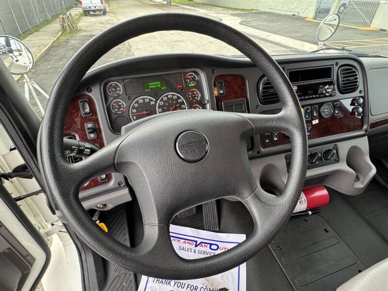 2019 Freightliner M2 106