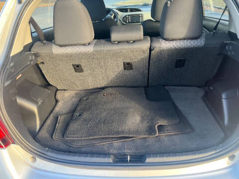 2017 Toyota Yaris 5-Door LE