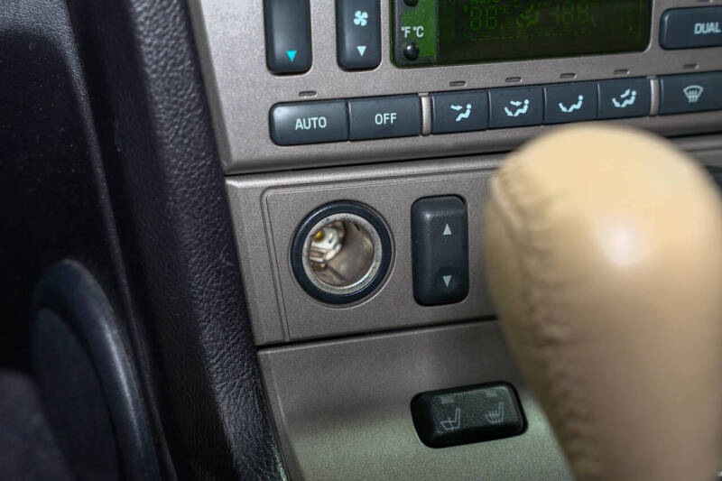 2005 Ford Thunderbird Deluxe