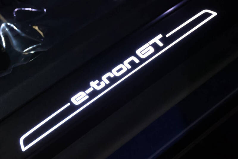 2024 Audi e-tron GT quattro Premium Plus
