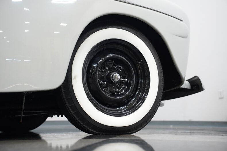 1946 Ford Super Deluxe