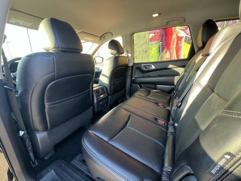 2019 Nissan Pathfinder SL