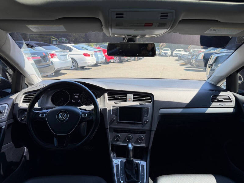 2017 Volkswagen Golf TSI S