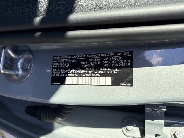 2025 Volvo XC40 B5 Core Bright Theme