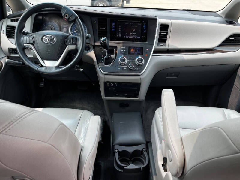 2015 Toyota Sienna XLE 8-Passenger