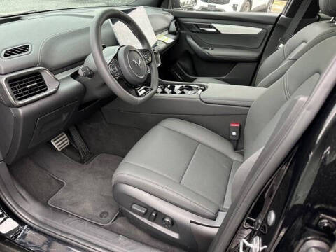 2025 VinFast VF8 Plus