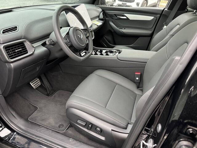 2025 VinFast VF8 Plus