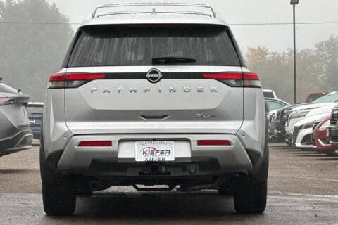 2025 Nissan Pathfinder SL