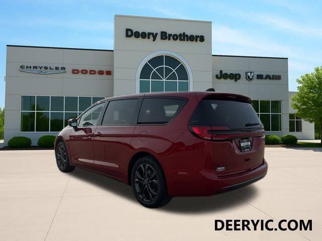 2026 Chrysler Pacifica Select