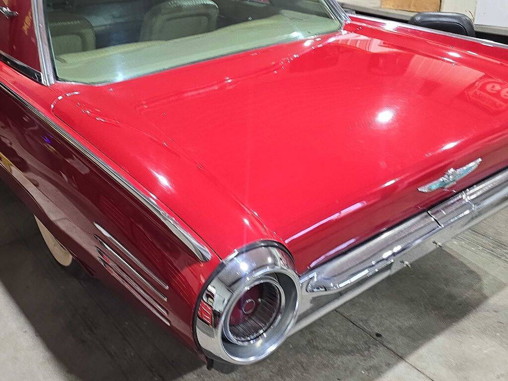 1961 Ford Thunderbird 10