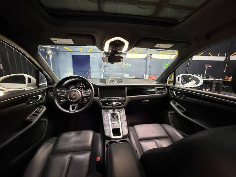 2021 Porsche Macan Turbo