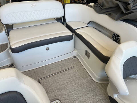 2022 Crownline E215 XS