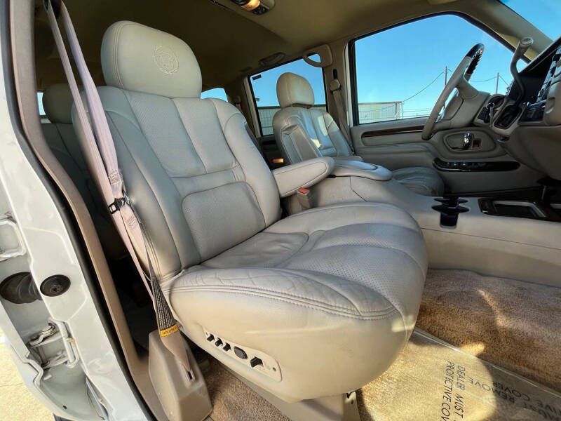 2000 Cadillac Escalade