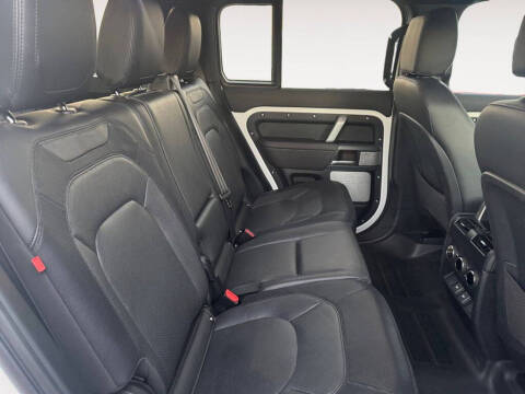 2024 Land Rover Defender 130 P400 X-Dynamic SE