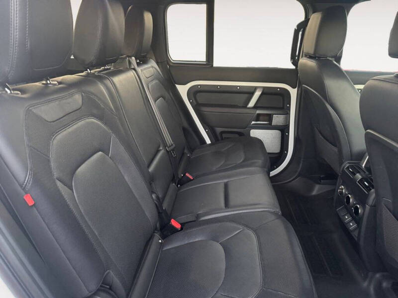 2024 Land Rover Defender 130 P400 X-Dynamic SE