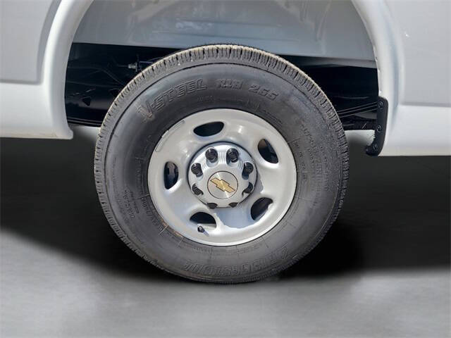 2025 Chevrolet Express 2500