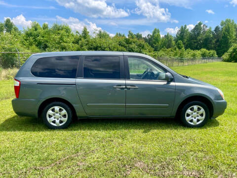 2006 Kia Sedona for sale at Poole Automotive in Laurinburg NC