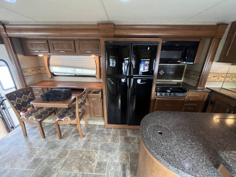 2013 Thor Motor Coach CHALLENGER 37GT