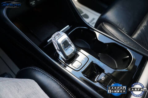 2023 Volvo XC40 B5 Ultimate Bright Theme