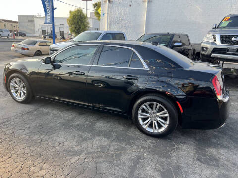 2017 Chrysler 300 Limited