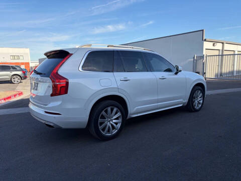 2017 Volvo XC90 T5 Momentum