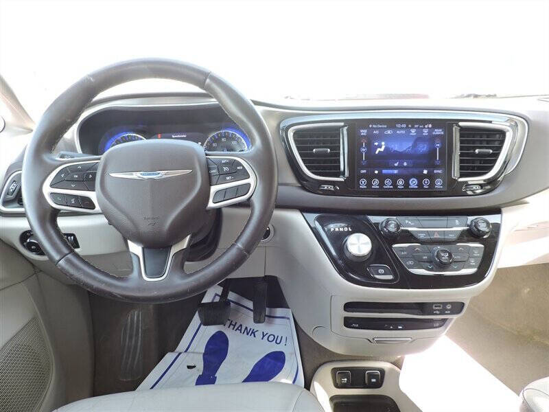 2017 Chrysler Pacifica Touring-L Plus