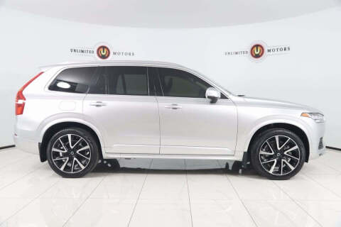 2022 Volvo XC90 T6 Momentum 7-Passenger