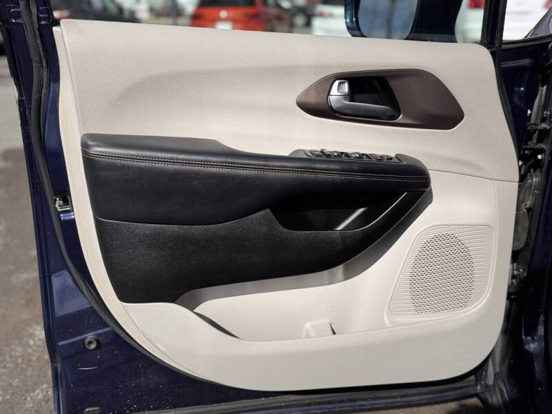 2017 Chrysler Pacifica Touring Plus