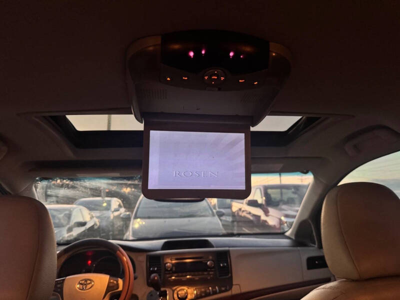 2013 Toyota Sienna XLE 8-Passenger