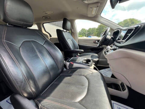 2017 Chrysler Pacifica Touring-L Plus