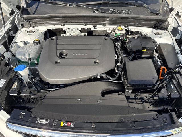 2025 Volvo XC40 B5 Core Bright Theme