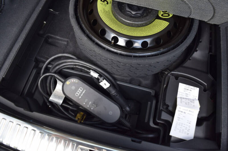 2022 Audi e-tron quattro Premium