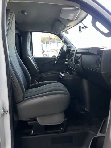 2024 GMC Savana 2500