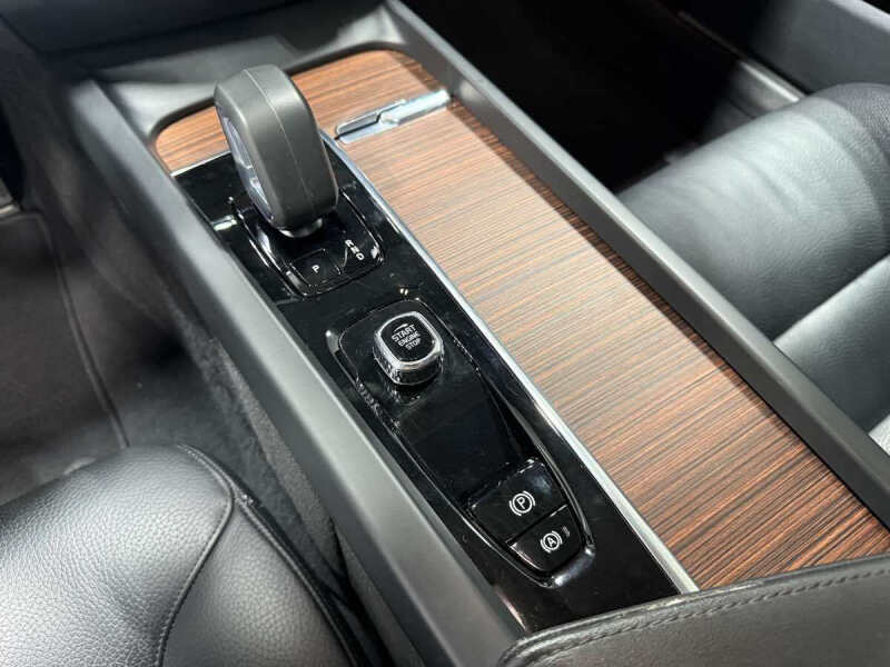 2024 Volvo S60 B5 Plus Dark Theme