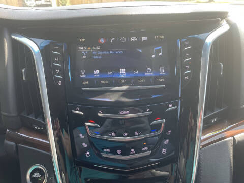 2017 Cadillac Escalade Luxury