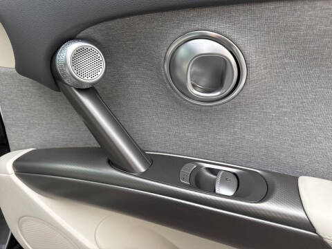 2024 Genesis GV60 Standard