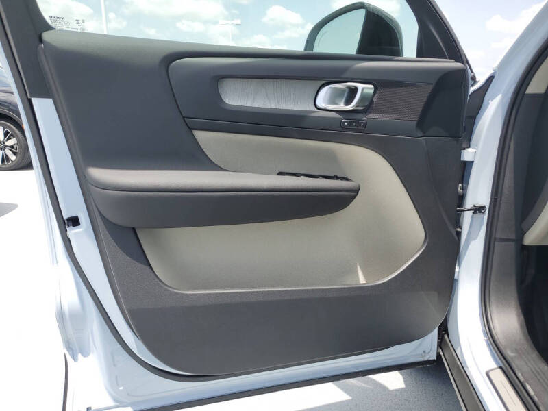2026 Volvo XC40 B5 Plus