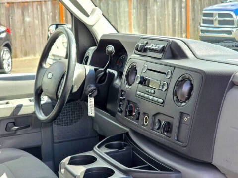 2011 Ford E-Series E-350 SD XLT