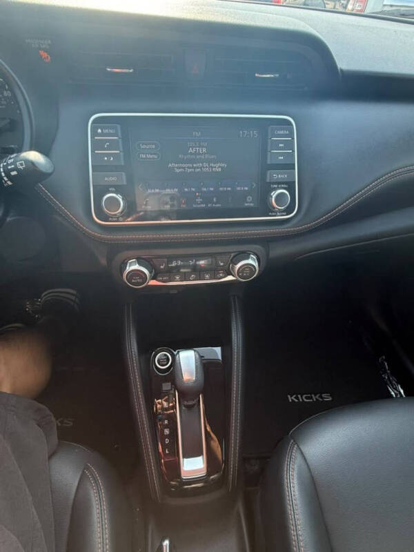 2020 Nissan Kicks SR
