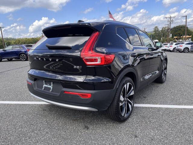 2025 Volvo XC40 B5 Plus Bright Theme