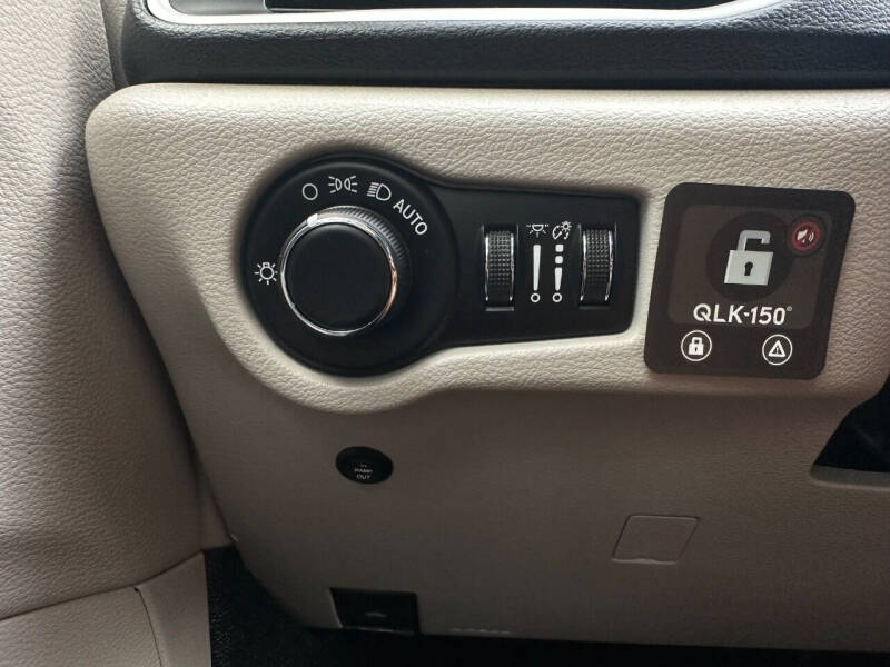 2020 Chrysler Voyager LXi