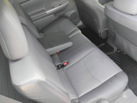 2014 Toyota Prius v Five