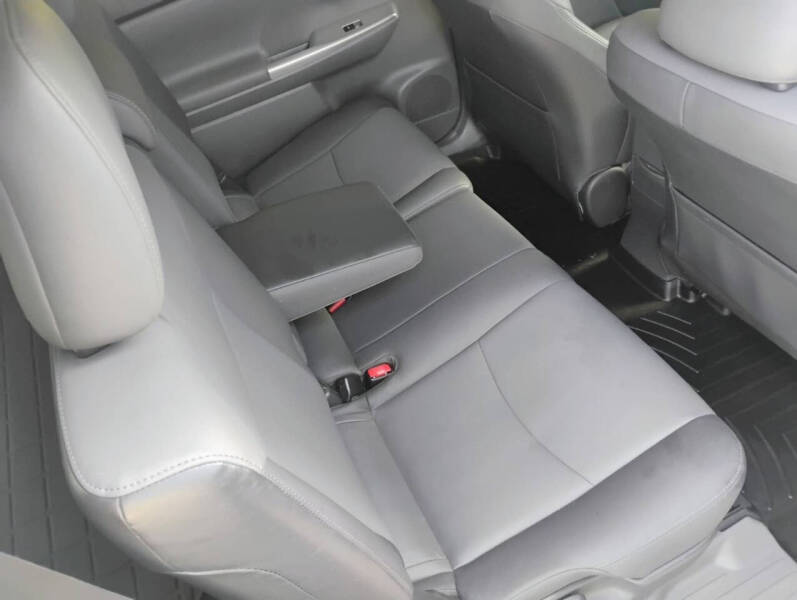 2014 Toyota Prius v Five