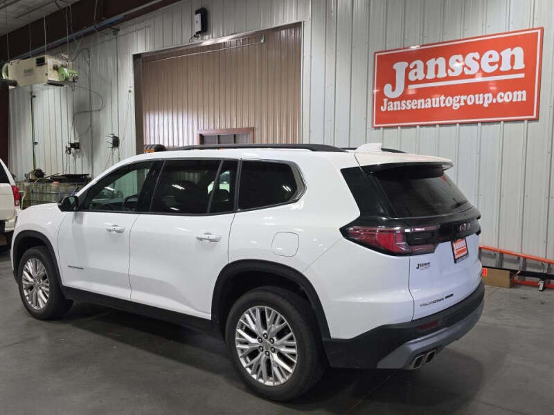 2024 GMC Acadia Elevation