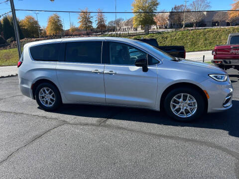 2024 Chrysler Pacifica Touring L